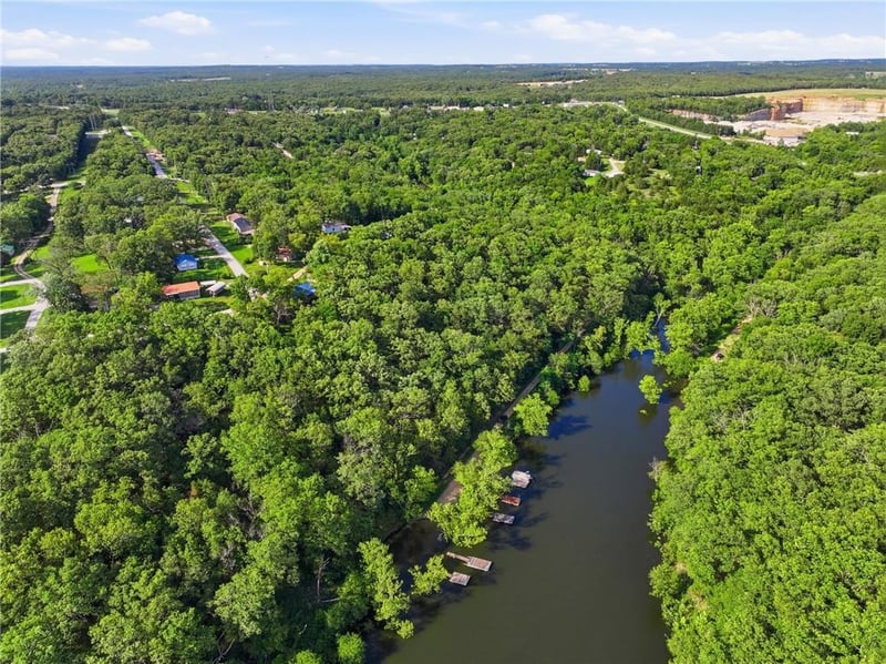 23455 Little Loop Dr, Hermitage, MO 65668