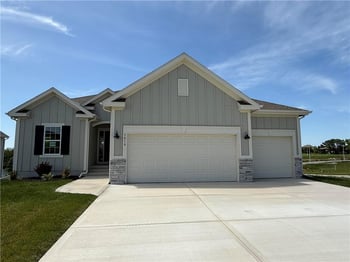 9810 N Laurel Ave, Kansas City, MO 64157