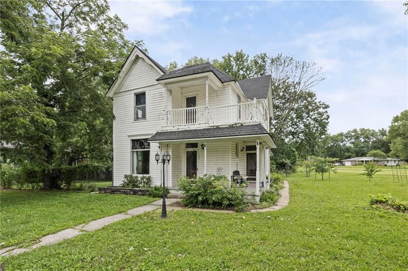 407 5th St, Garden City, MO 64747