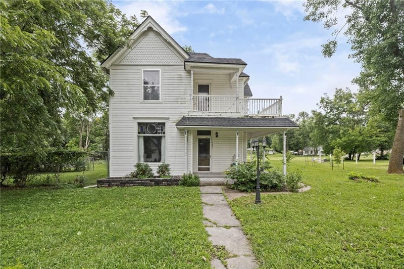 407 5th St, Garden City, MO 64747
