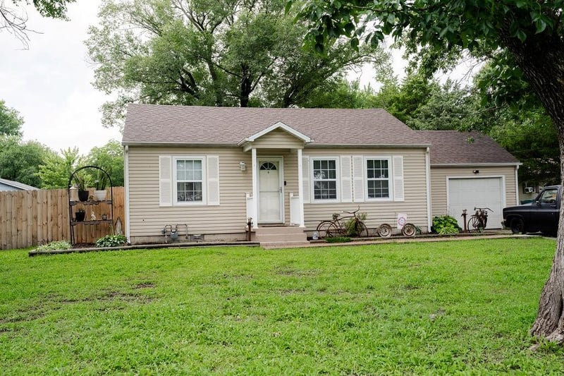 1207 32nd St, Parsons, KS 67357