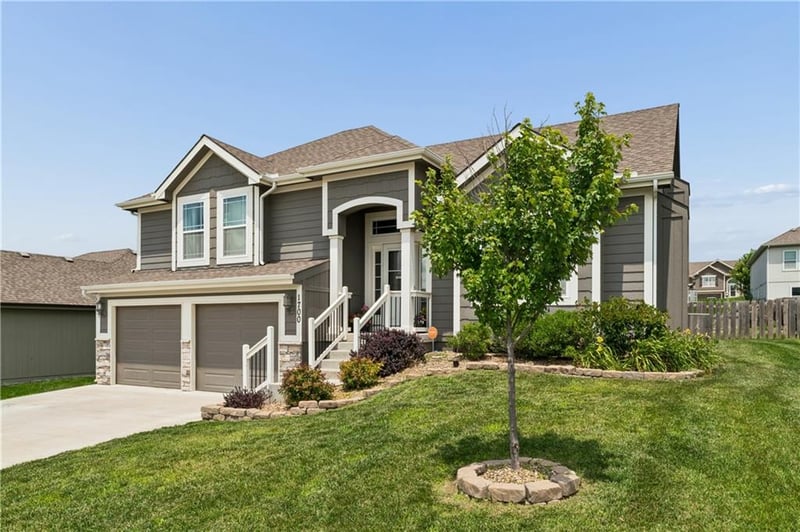 1700 Chestnut St, Kearney, MO 64060