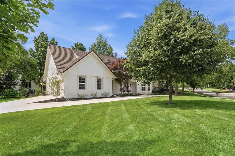 10426 Alhambra St, Overland Park, KS 66207