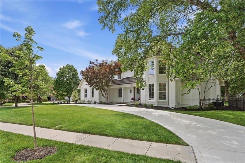 10426 Alhambra St, Overland Park, KS 66207