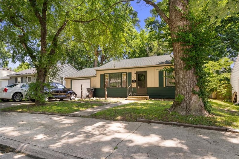 405 Rogers St, Independence, MO 64050
