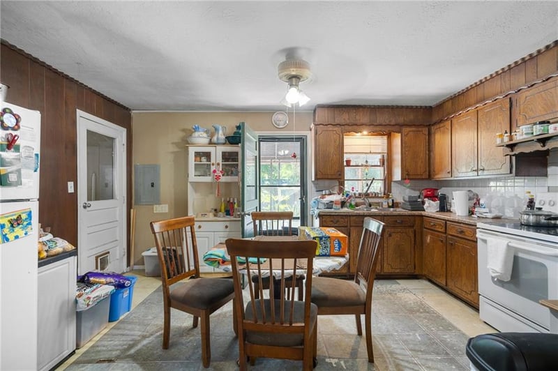 405 Rogers St, Independence, MO 64050