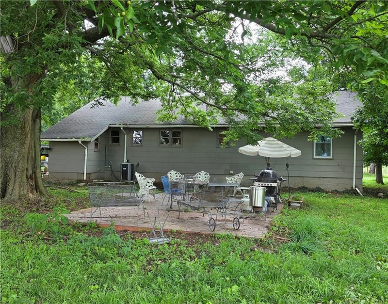 38543 Lone Elm Rd, Fontana, KS 66026