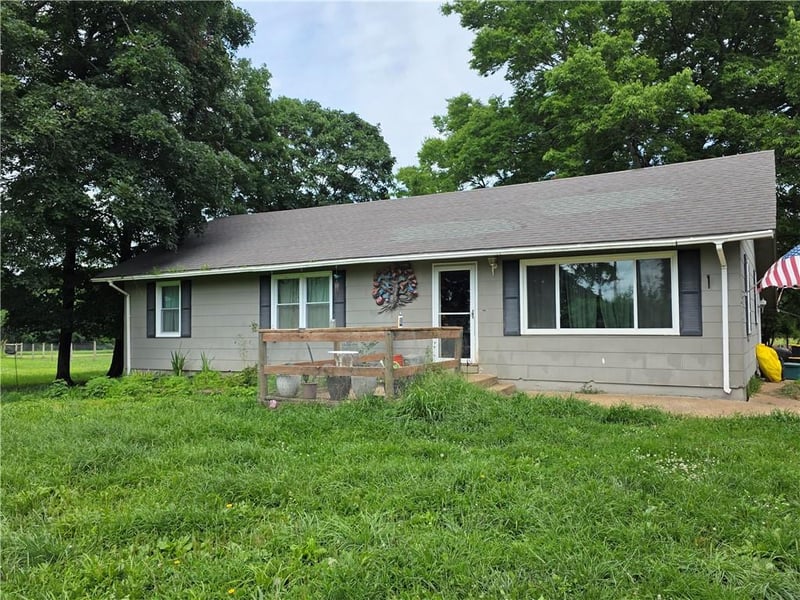 38543 Lone Elm Rd, Fontana, KS 66026