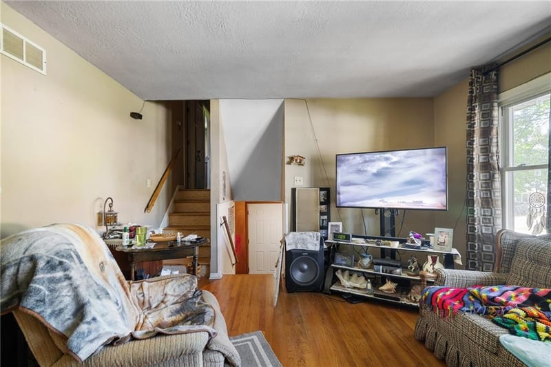 1729 Mccoy St, Independence, MO 64050