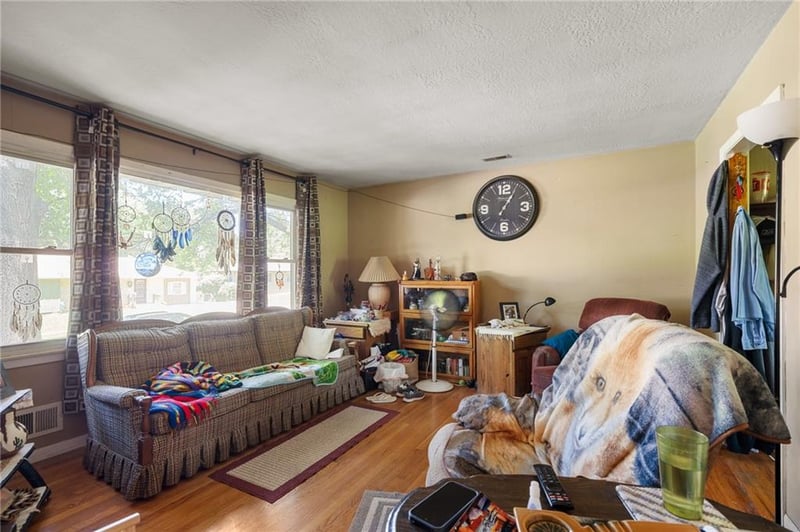 1729 Mccoy St, Independence, MO 64050