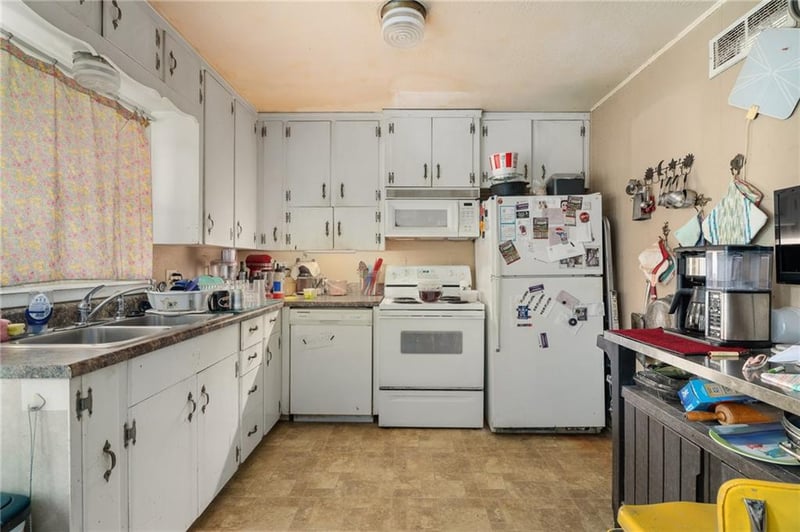 1729 Mccoy St, Independence, MO 64050