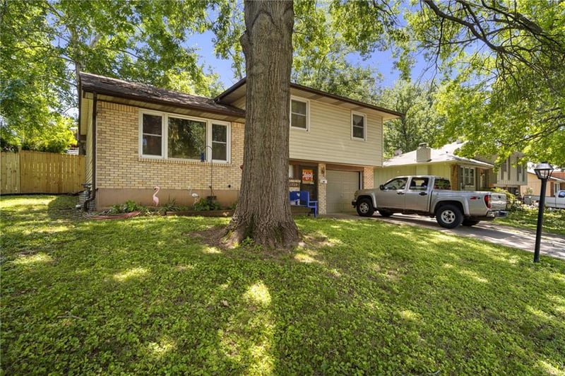 1729 Mccoy St, Independence, MO 64050