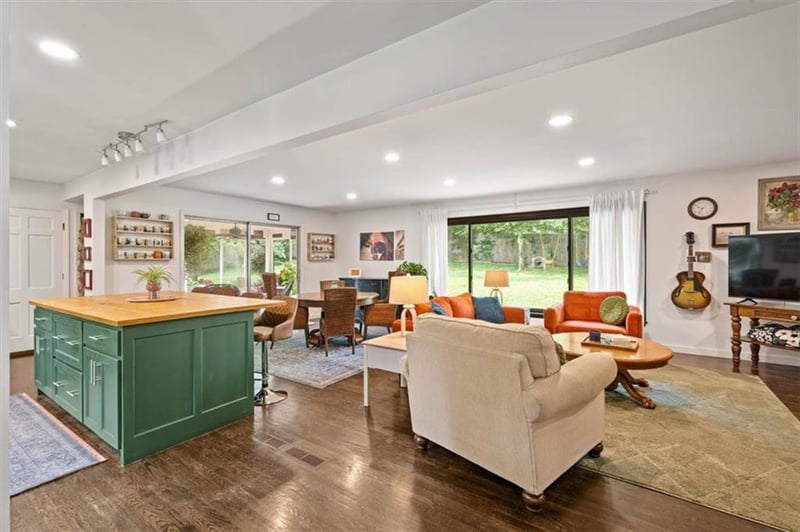 7405 E Gregory Blvd, Kansas City, MO 64133