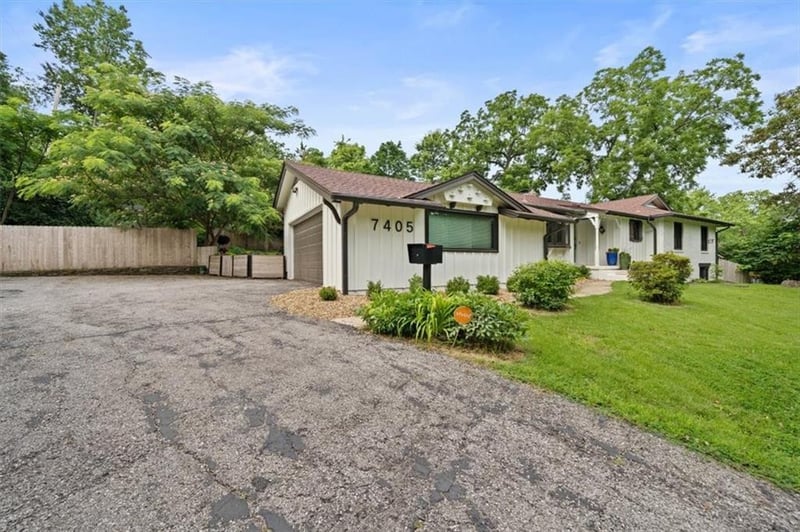 7405 E Gregory Blvd, Kansas City, MO 64133