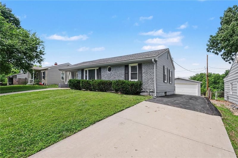 10504 25th Ter, Independence, MO 64052