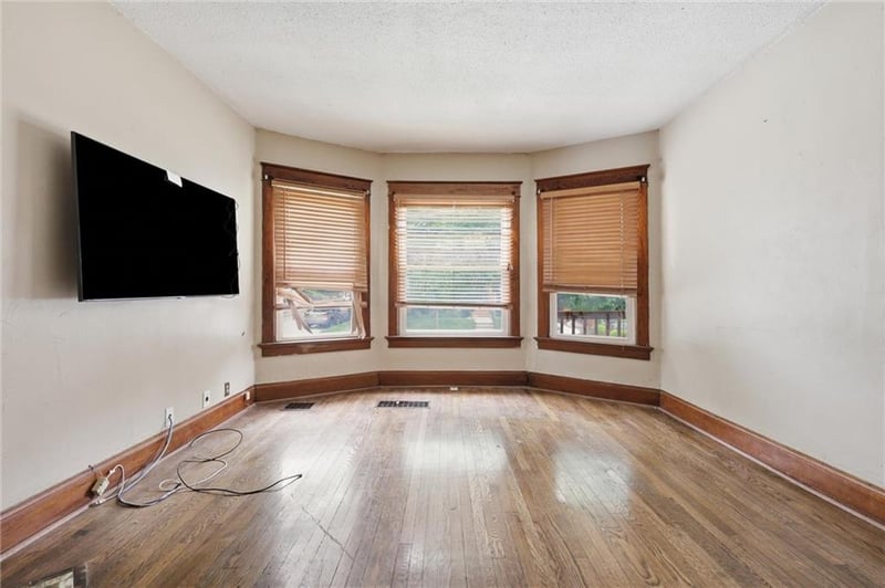 1321 W 40th St, Kansas City, MO 64111