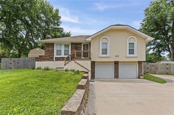 707 NE 115th Ter, Kansas City, MO 64155