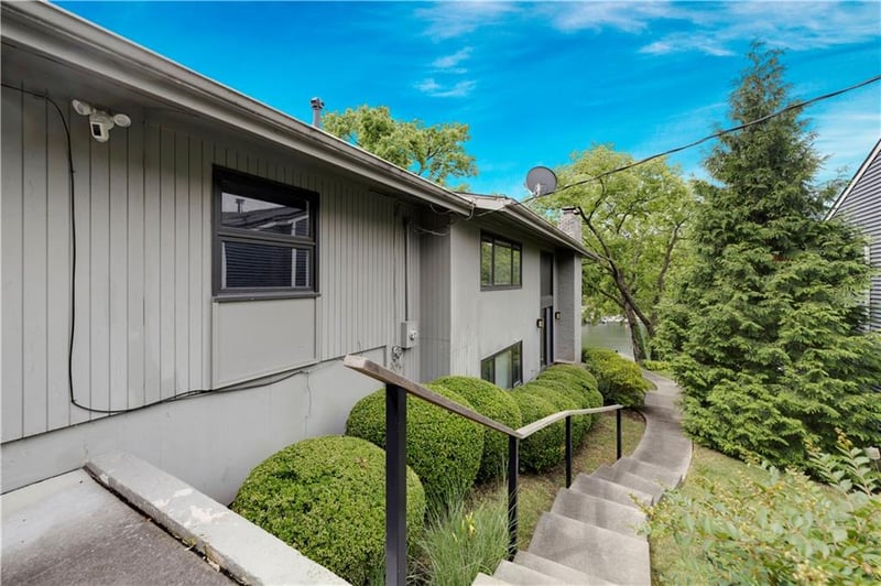 19 R St, Lake Lotawana, MO 64086