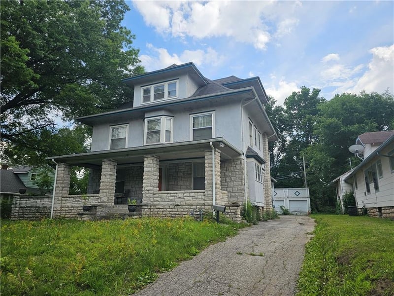 2211 69th St, Kansas City, MO 64132