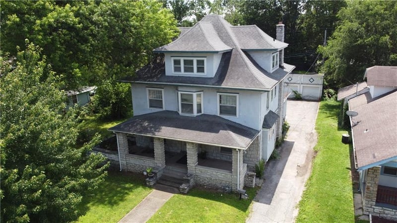2211 69th St, Kansas City, MO 64132