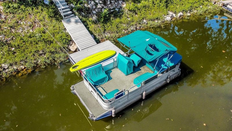 621 North Shore Dr, Lake Waukomis, MO 64151