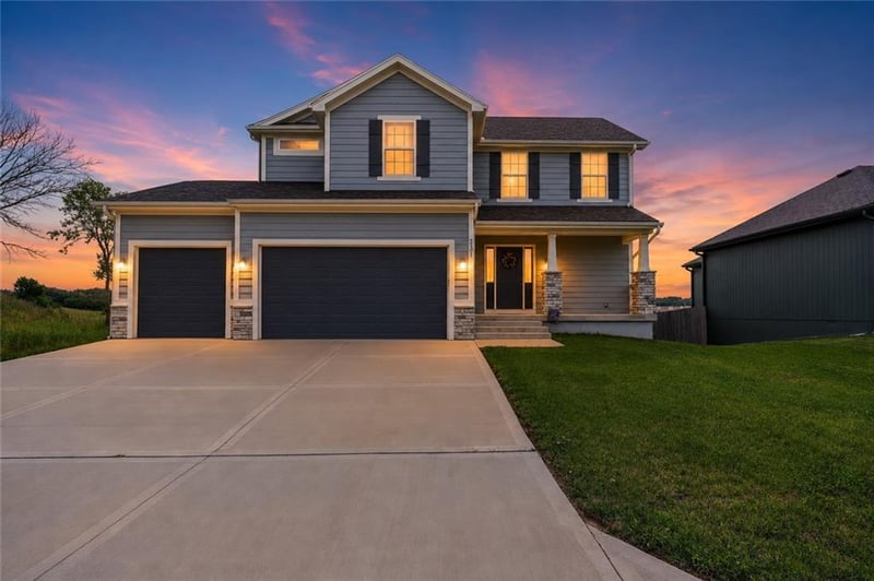 2301 S Eagle Ct, Independence, MO 64057