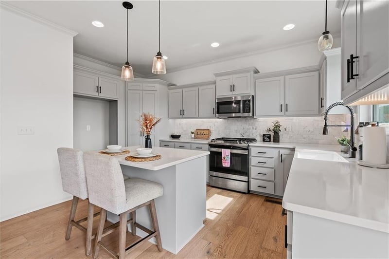 2301 S Eagle Ct, Independence, MO 64057