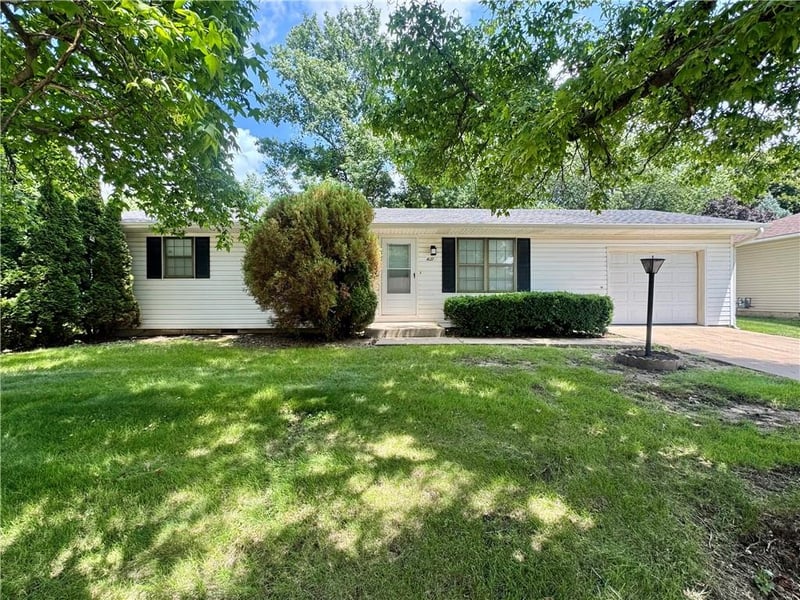 1627 Ray Ave, Maryville, MO 64468