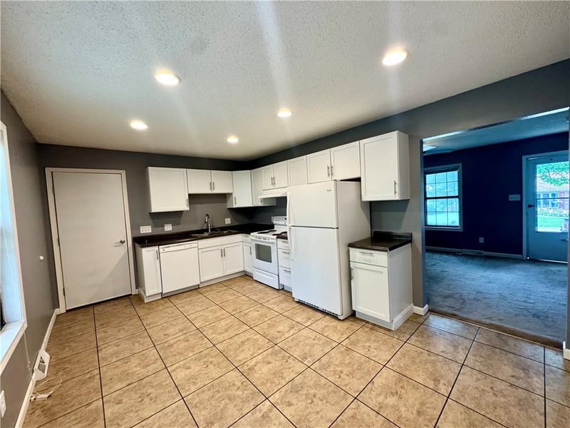 1627 Ray Ave, Maryville, MO 64468