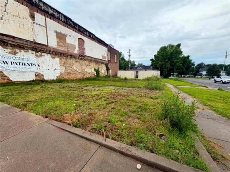 138 Pine St, Columbus, KS 66725