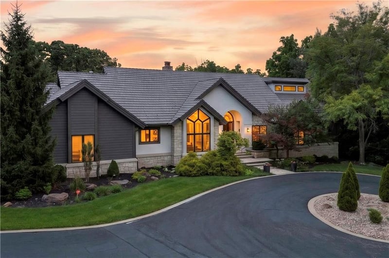 3805 123rd St, Leawood, KS 66209