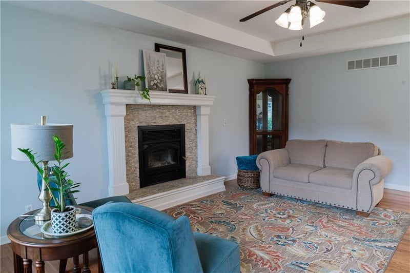 302 Canyon Dr, Pleasant Hill, MO 64080