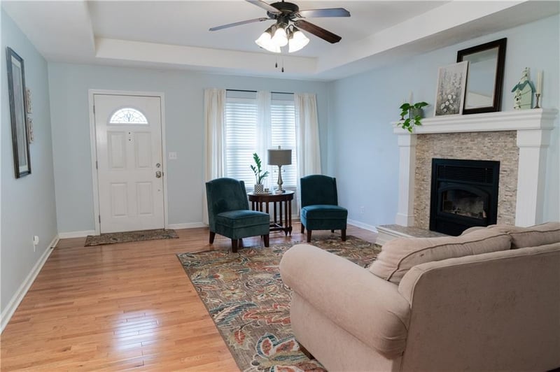 302 Canyon Dr, Pleasant Hill, MO 64080