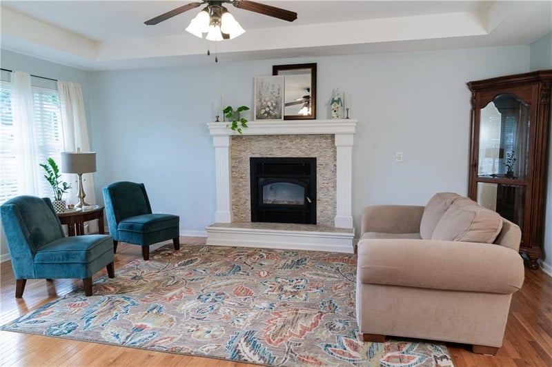 302 Canyon Dr, Pleasant Hill, MO 64080