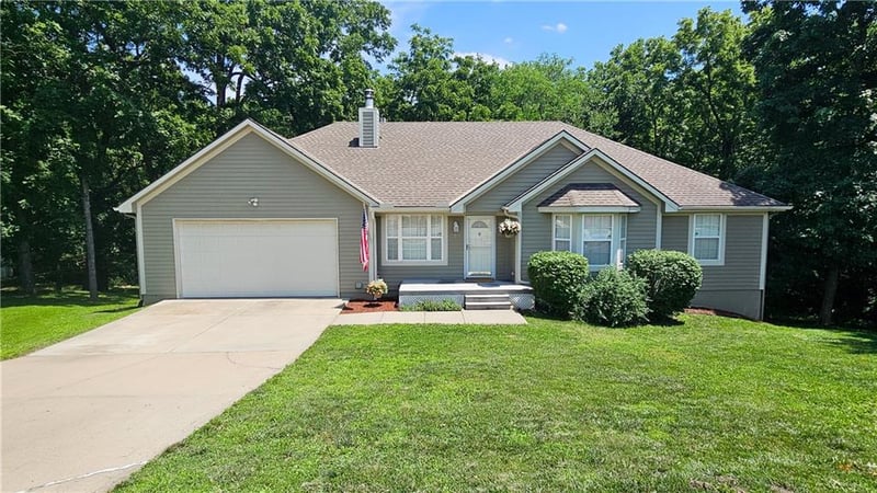 302 Canyon Dr, Pleasant Hill, MO 64080