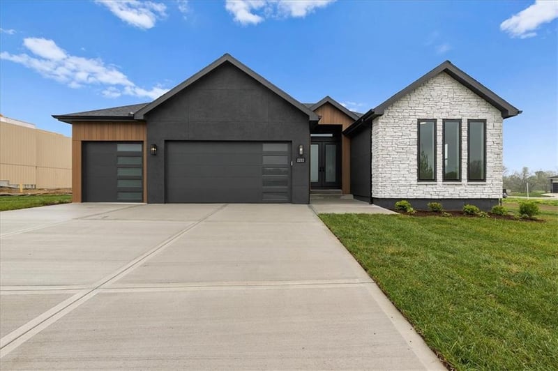 2120 Wheatfield Dr, Lee's Summit, MO 64082