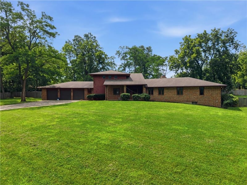 1101 E 115th St, Kansas City, MO 64131