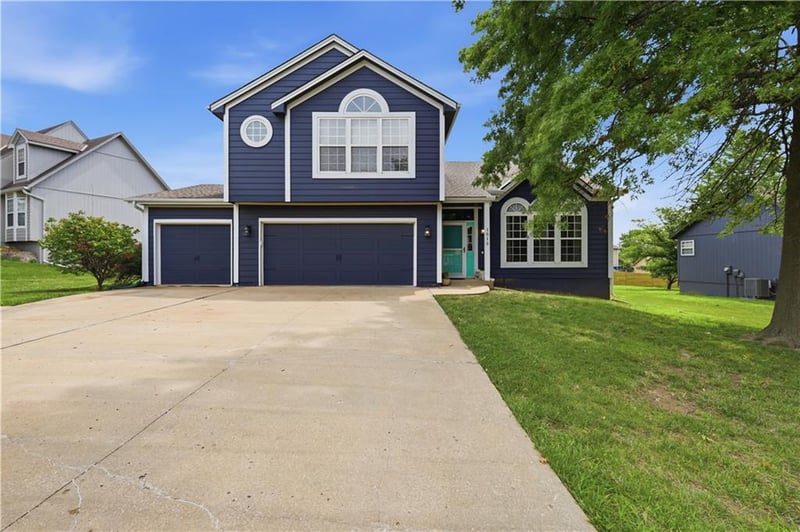 1513 Colt Cir, Raymore, MO 64083
