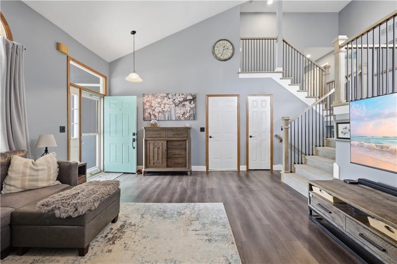 1513 Colt Cir, Raymore, MO 64083