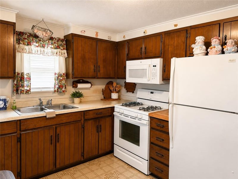 732 Santa Fe St, Leavenworth, KS 66048
