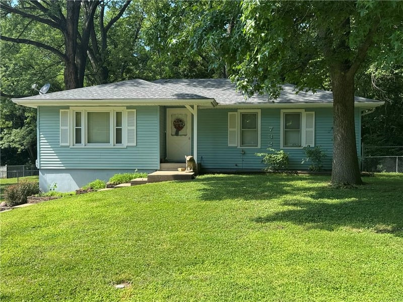732 Santa Fe St, Leavenworth, KS 66048