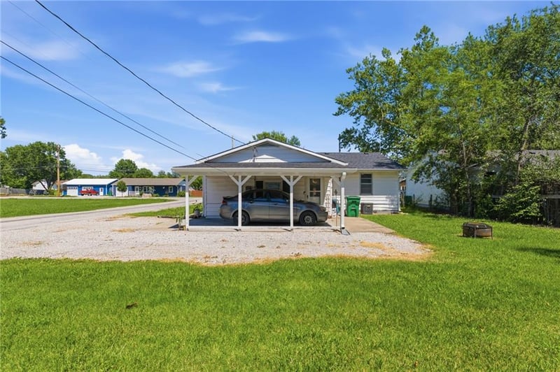 300 High St, Butler, MO 64730