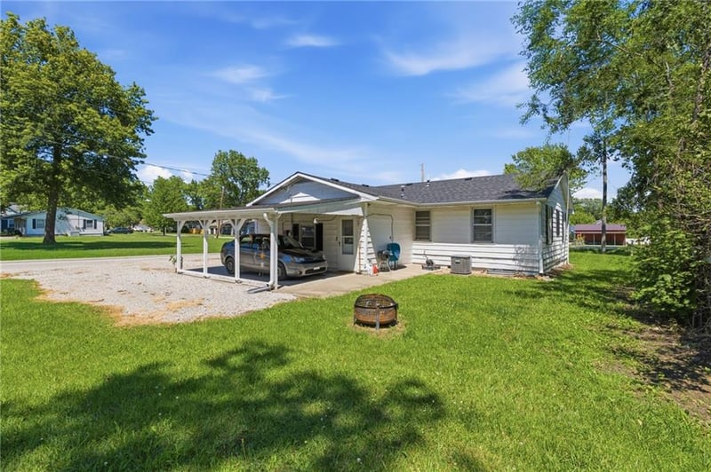 300 High St, Butler, MO 64730