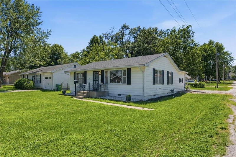 300 High St, Butler, MO 64730