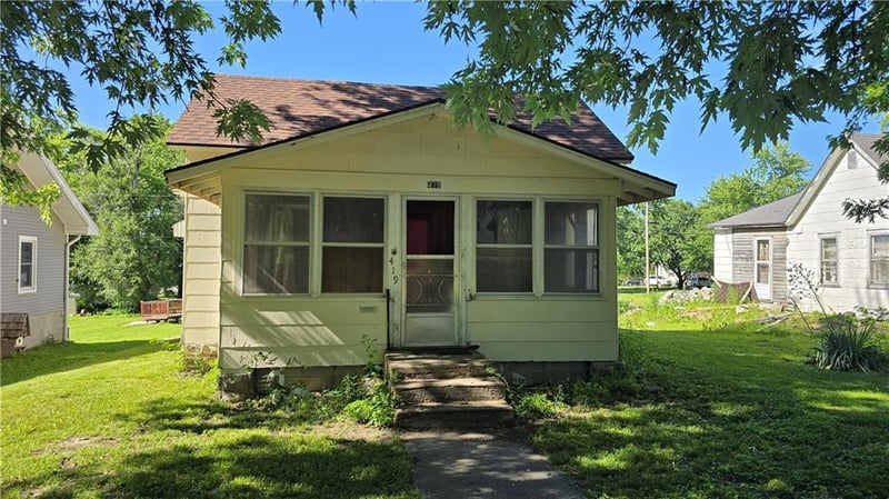 419 5th St, Cameron, MO 64429