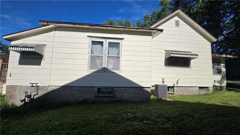 419 5th St, Cameron, MO 64429