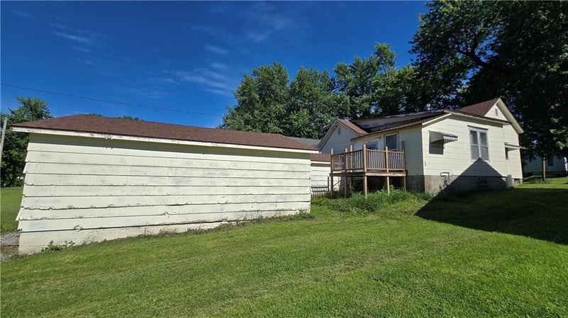 419 5th St, Cameron, MO 64429