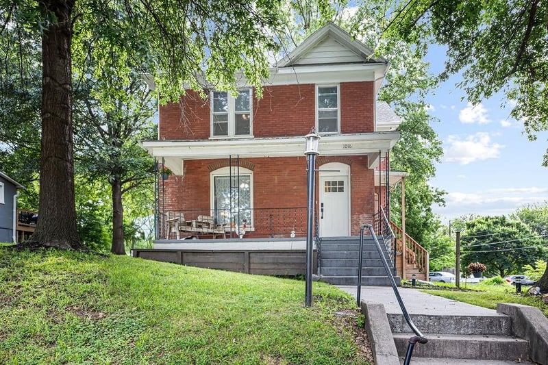 1016 N 10th St, Atchison, KS 66002