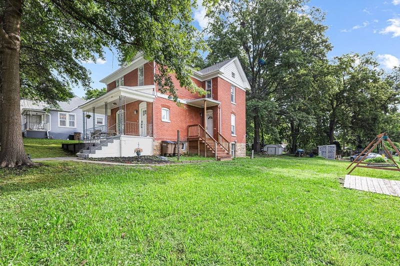 1016 N 10th St, Atchison, KS 66002