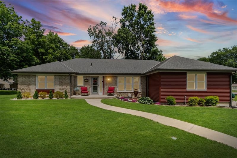 12108 Oak Ridge Rd, Independence, MO 64052